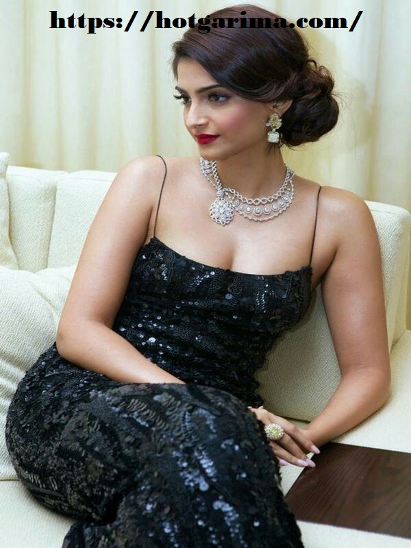 Priya - VIP Pune call girl profile